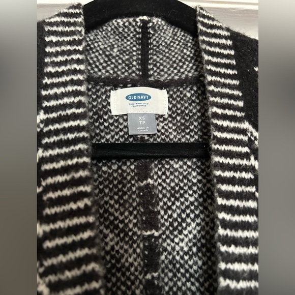 Old Navy Black Aztec Geometric Knit
Cardigan Sweater XS - Picture 4 of 6